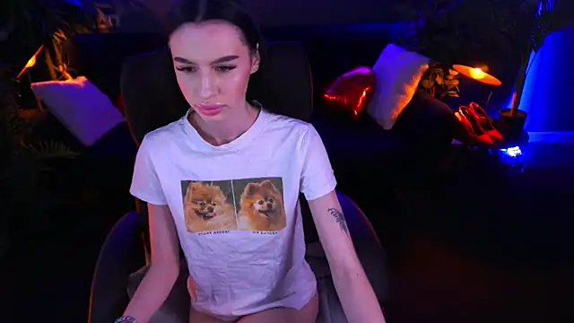 Snapshot of Snow_WhiteeeX chatting on 03.18.25 Snow WhiteeeX online show from 03.18.25