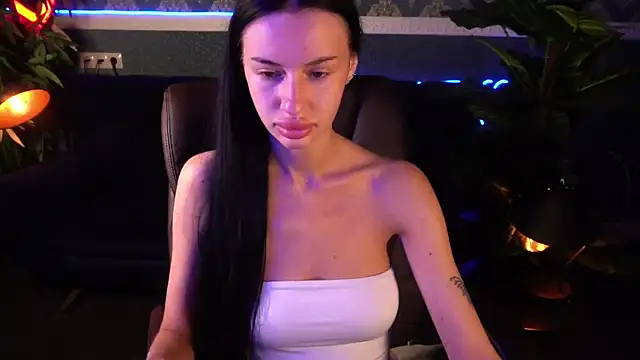 Snapshot of Snow_WhiteeeX chatting on 09.10.25 Snow WhiteeeX online show from 09.10.25