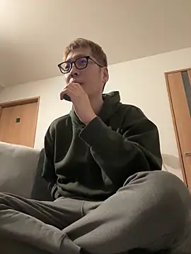 Snapshot of kensnb chatting on 02.04.25 kensnb online show from 02.04.25