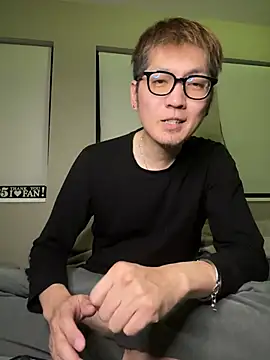 Snapshot of kensnb chatting on 02.18.25 kensnb online show from 02.18.25