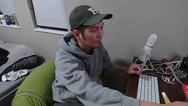 Snapshot of kensnb chatting on 02.19.25 kensnb online show from 02.19.25