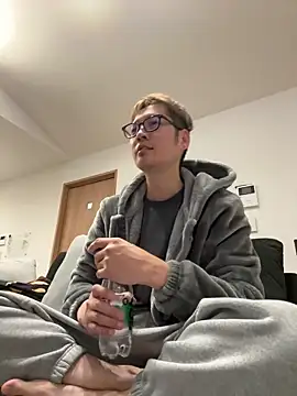 Snapshot of kensnb chatting on 03.17.25 kensnb online show from 03.17.25