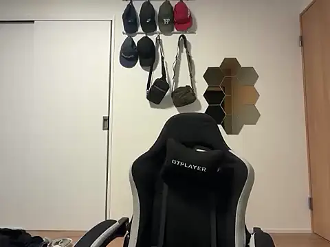 Snapshot of kensnb chatting on 12.13.25 kensnb online show from 12.13.25