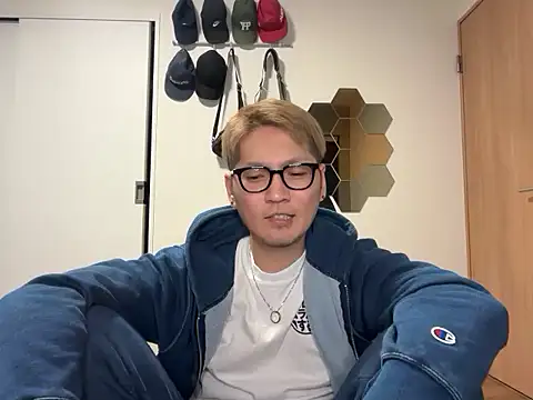 Snapshot of kensnb chatting on 12.16.25 kensnb online show from 12.16.25