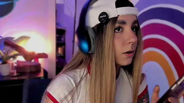 Snapshot of Alice_woodville chatting on 09.11.25 Alice woodville online show from 09.11.25