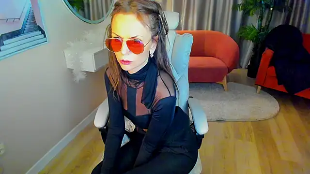 Snapshot of Elizabe_th chatting on 02.16.25 Elizabe th online show from 02.16.25