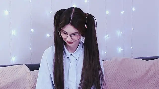 KimWilli online show from 01.30.25