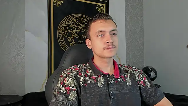 Desmon Clark online show from 01.05.25