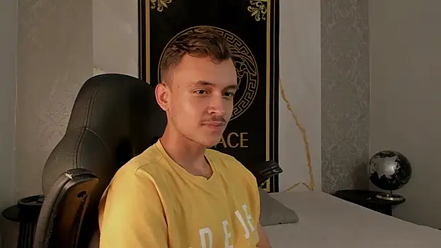 Desmon Clark online show from 02.20.25