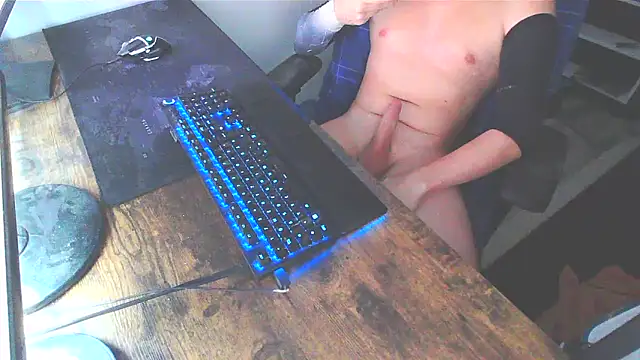 Snapshot of WouldLovetoFuckYou666 chatting on 11.23.25 WouldLovetoFuckYou666 online show from 11.23.25