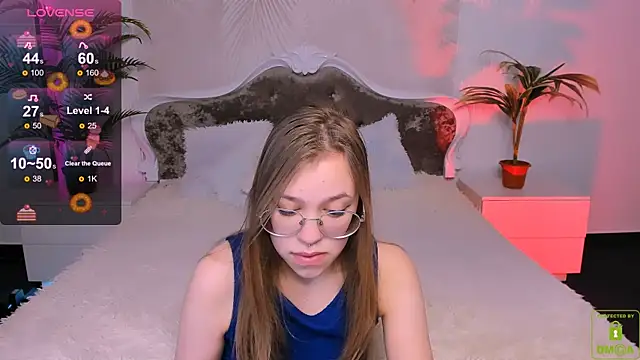 Snapshot of LayriantaVee chatting on 01.17.25 LayriantaVee online show from 01.17.25