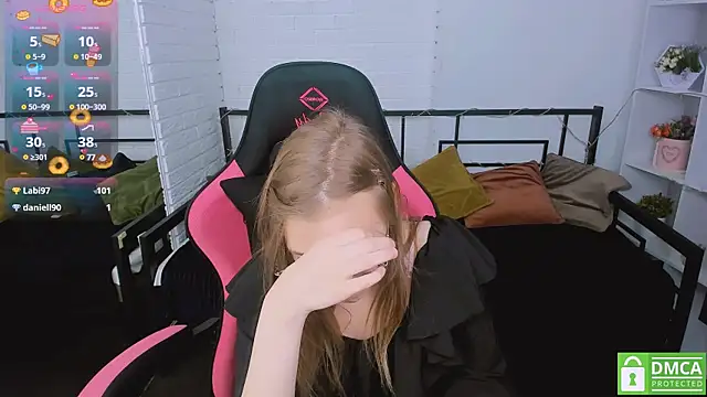 Snapshot of LayriantaVee chatting on 01.21.25 LayriantaVee online show from 01.21.25