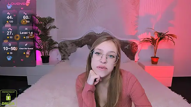 Snapshot of LayriantaVee chatting on 01.25.25 LayriantaVee online show from 01.25.25