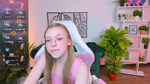 Snapshot of LayriantaVee chatting on 02.01.25 LayriantaVee online show from 02.01.25