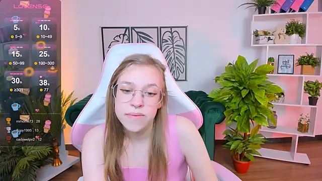 Snapshot of LayriantaVee chatting on 02.01.25 LayriantaVee online show from 02.01.25