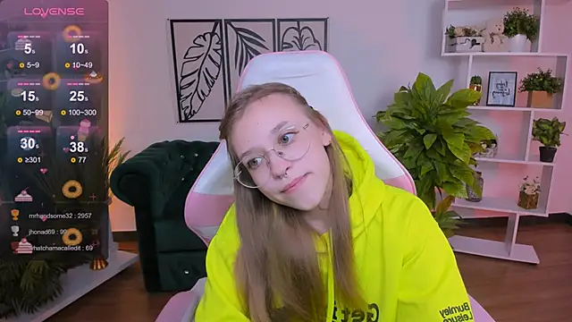 Snapshot of LayriantaVee chatting on 02.02.25 LayriantaVee online show from 02.02.25