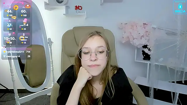 Snapshot of LayriantaVee chatting on 02.03.25 LayriantaVee online show from 02.03.25