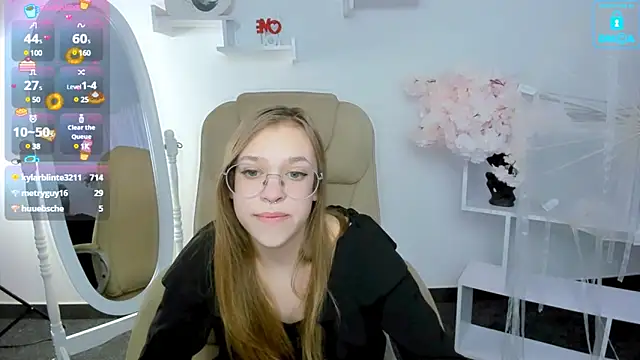 Snapshot of LayriantaVee chatting on 02.03.25 LayriantaVee online show from 02.03.25