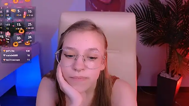 Snapshot of LayriantaVee chatting on 02.05.25 LayriantaVee online show from 02.05.25