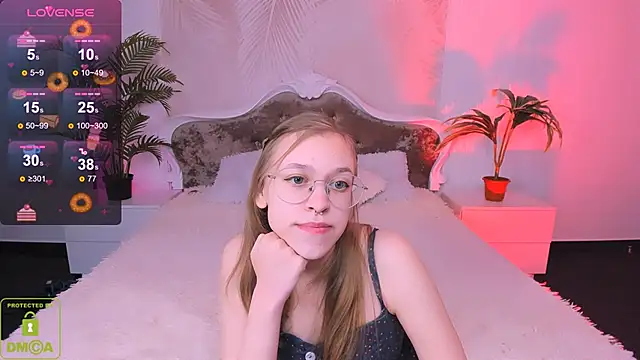 Snapshot of LayriantaVee chatting on 02.12.25 LayriantaVee online show from 02.12.25