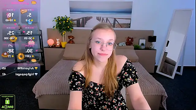 Snapshot of LayriantaVee chatting on 02.13.25 LayriantaVee online show from 02.13.25