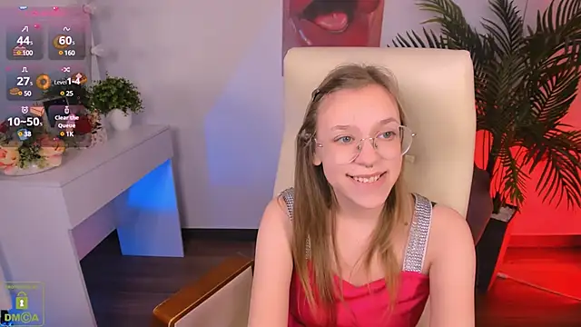 Snapshot of LayriantaVee chatting on 02.17.25 LayriantaVee online show from 02.17.25