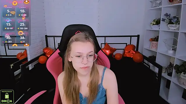 Snapshot of LayriantaVee chatting on 02.20.25 LayriantaVee online show from 02.20.25