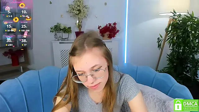 Snapshot of LayriantaVee chatting on 02.25.25 LayriantaVee online show from 02.25.25