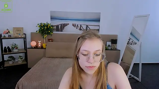 Snapshot of LayriantaVee chatting on 03.06.25 LayriantaVee online show from 03.06.25