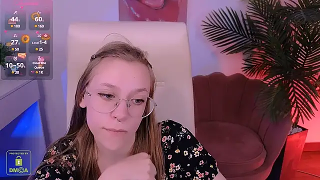 Snapshot of LayriantaVee chatting on 03.14.25 LayriantaVee online show from 03.14.25