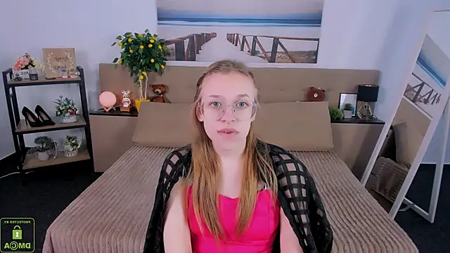 Snapshot of LayriantaVee chatting on 03.22.25 LayriantaVee online show from 03.22.25