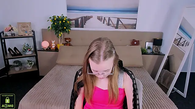 Snapshot of LayriantaVee chatting on 03.22.25 LayriantaVee online show from 03.22.25