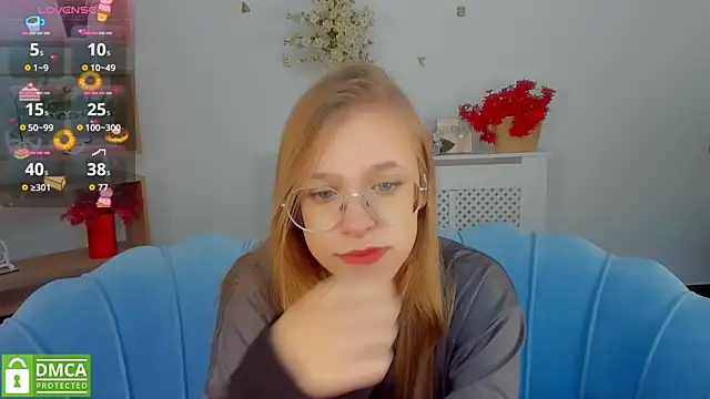 Snapshot of LayriantaVee chatting on 09.26.25 LayriantaVee online show from 09.26.25