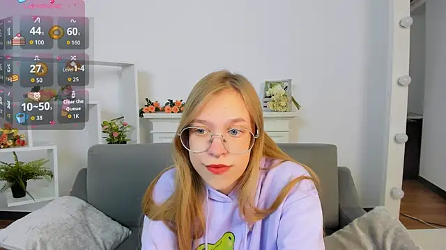 Snapshot of LayriantaVee chatting on 09.30.25 LayriantaVee online show from 09.30.25