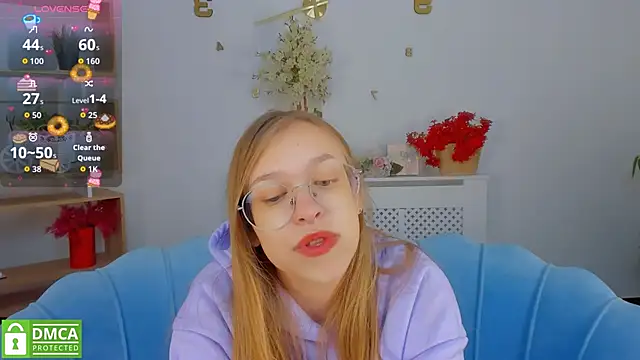 Snapshot of LayriantaVee chatting on 10.02.25 LayriantaVee online show from 10.02.25