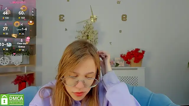 Snapshot of LayriantaVee chatting on 10.03.25 LayriantaVee online show from 10.03.25