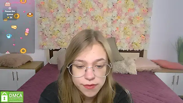 Snapshot of LayriantaVee chatting on 10.05.25 LayriantaVee online show from 10.05.25