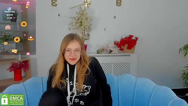 Snapshot of LayriantaVee chatting on 10.07.25 LayriantaVee online show from 10.07.25