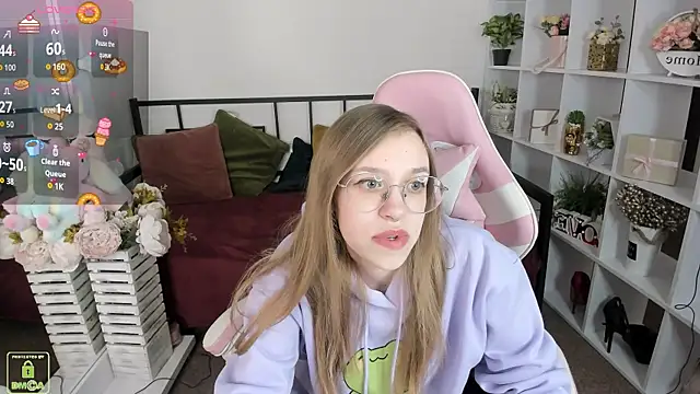 Snapshot of LayriantaVee chatting on 03.24.26 LayriantaVee online show from 03.24.26