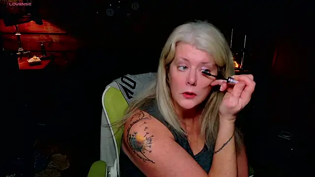 AliceHarlot online show from 12.23.25