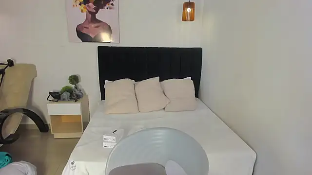 Scarlett  bell online show from 10.20.25