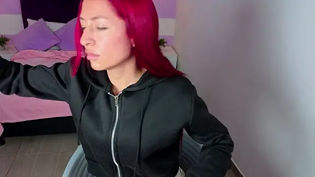 Snapshot of Scarlett__bell chatting on 06.19.26 Scarlett bell online show from 06.19.26