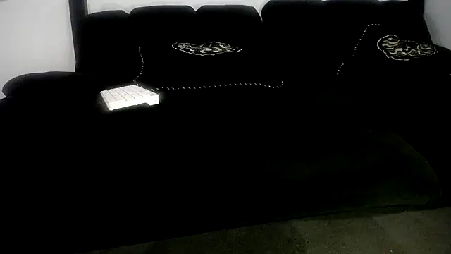 Snapshot of Niquitasparkles chatting on 11.24.25 Niquitasparkles online show from 11.24.25