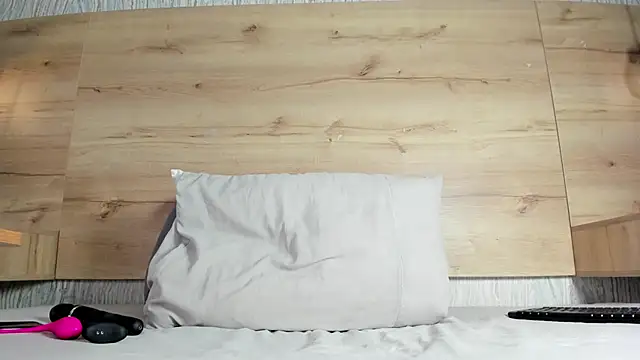 Snapshot of shysweets chatting on 12.16.25 shysweets online show from 12.16.25