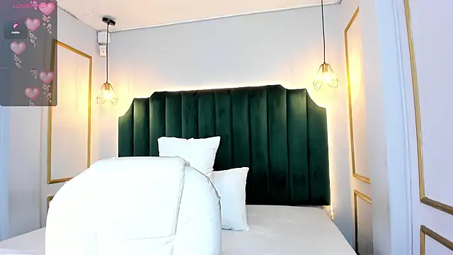 Snapshot of HannaPaola chatting on 01.24.25 HannaPaola online show from 01.24.25