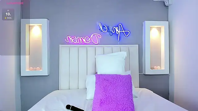 Snapshot of HannaPaola chatting on 03.13.25 HannaPaola online show from 03.13.25