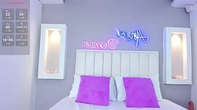 Snapshot of HannaPaola chatting on 03.14.25 HannaPaola online show from 03.14.25