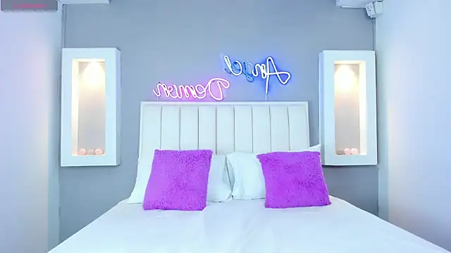 Snapshot of HannaPaola chatting on 03.19.25 HannaPaola online show from 03.19.25