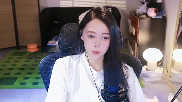 Roseonly  online show from 10.22.25