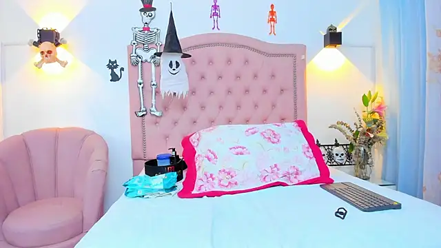 JulieeHabubu online show from 10.26.25